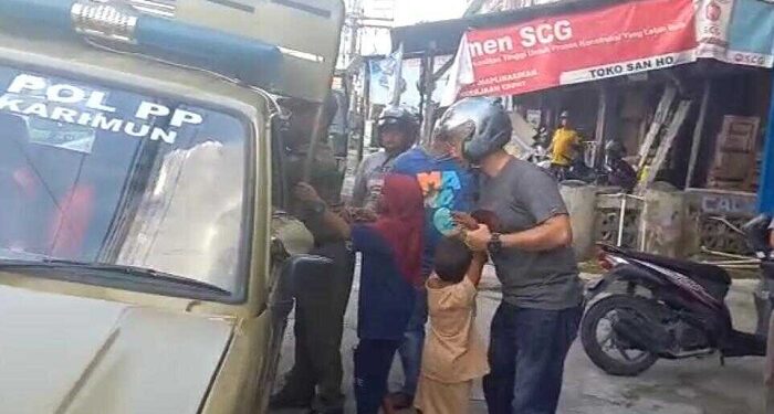 Resahkan Warga, Satpol PP Karimun Amankan 4 Anjal di Trafic Light