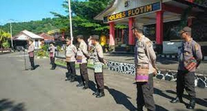 Cinta Produk Dalam Negeri, Anggota Polres Flores Gunakan Tas Motif Tenun