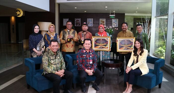Ansar Terima Dua Penghargaan dari Kemendagri