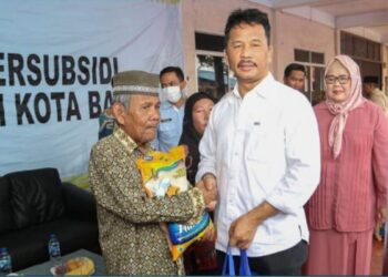Bentuk Perhatian Pemerintahan Kepada Masyarakat, Rudi Salurkan 1.750 paket Sembako Bersubsidi di Kecamatan Bulang