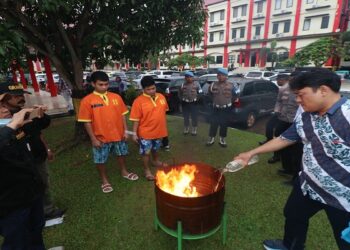 Ditresnarkoba Polda Kepri Musnahkan Barang Bukti Narkotika Jenis Ganja