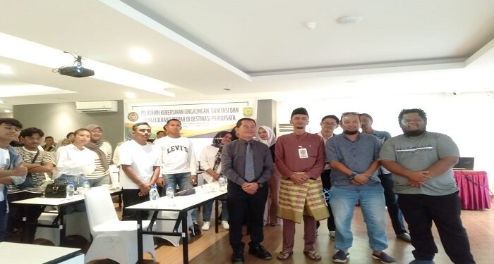 Gelar Pelatihan Kebersihan Destinasi Wisata, Salman Ajak Masyarakat Jadikan Penyengat Sebagai Pariwisata Unggulan Nasional