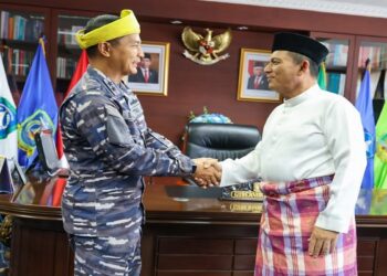 Gubenur Ansar Terima Silaturahmi Pangkoarmada I Laksamana Muda TNI Erwin S. Aldedharma