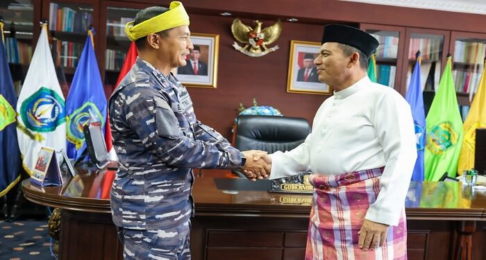Gubenur Ansar Terima Silaturahmi Pangkoarmada I Laksamana Muda TNI Erwin S. Aldedharma