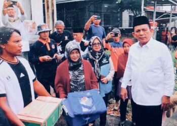 Gubernur Ansar Tinjau Lokasi Longsor dan Serahkan Bantuan Kepada Warga Terdampak di Tanjungpinang