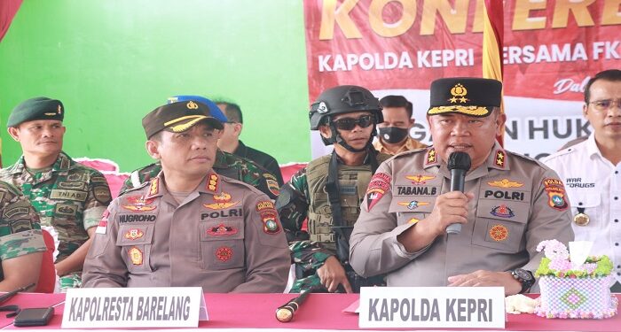 Kapolda Kepri Gelar Konfrensi Pers Terkait Penegakan Hukum Di Kampung Aceh