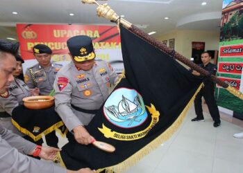 Kapolda Kepri Pimpin Upacara Pencucian Pataka Polda Kepri
