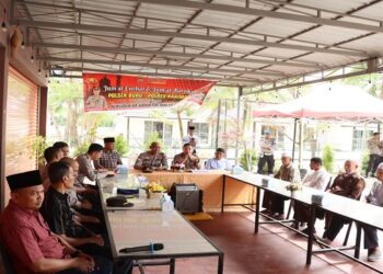 Buka Komunikasi Secara Luas, Kapolres Karimun Sambangi Masyarakat Pulau Buru