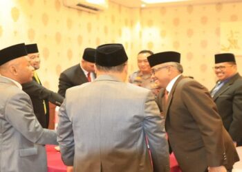 PAW DPRD Batam Dilantik, Jefridin Wakili Walikota Ucapkan Selamat