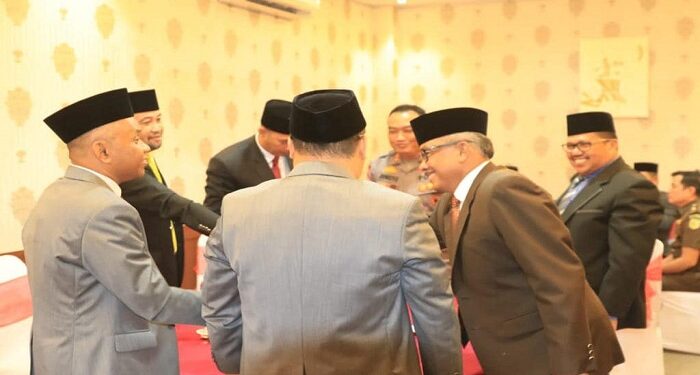 PAW DPRD Batam Dilantik, Jefridin Wakili Walikota Ucapkan Selamat