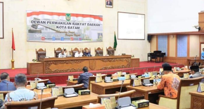 Paripurna DPRD, Pemko Batam Terus Berupaya Tingkatkan Pelayanan Kepada Masyarakat