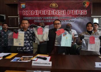 Polda Kepri Ungkap Kasus Tindak Pidana Dimuka Umum Secara Bersama Sama Melakukan Kekerasan dan Pengrusakan