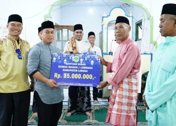 Safari Ramadhan, Bupati Lingga Berikan Dana Hibah dan Bantuan Kaum Duafa