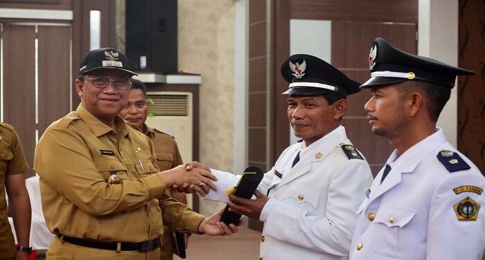 Wabup Karimun Lantik Kades PAW Tanjung Pelanduk dan Tanjungkilang