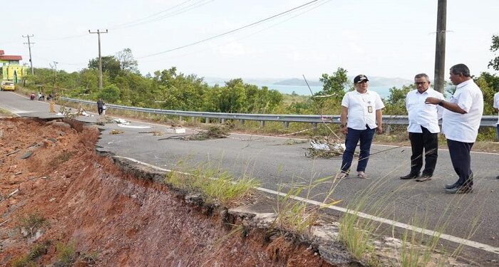 Wakili Wali Kota Batam, Jefridin Tinjau Langsung Longsor Tanjung Piayu