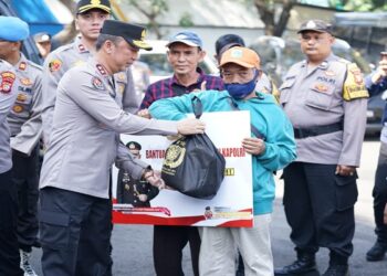 Wujud Kepedulian Kapolri ke Masyarakat, 2 Ribu Bansos Disebar ke Warga Jakarta Utara