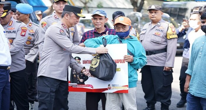 Wujud Kepedulian Kapolri ke Masyarakat, 2 Ribu Bansos Disebar ke Warga Jakarta Utara