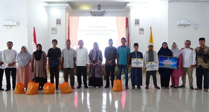 Ansar Serahkan Bantuan Belanja Uang untuk Pemuka Agama Se-Kabupaten Lingga