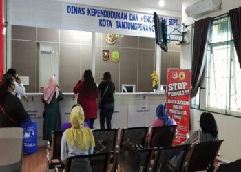 Boby Bantah Petugas Bermain Ponsel Ketika Melayani