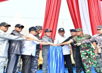 Gubernur Ansar Dampingi Kepala Bakamla RI Laksdya TNI Lakukan Ground Breaking Pembangunan Dermaga Bakamla