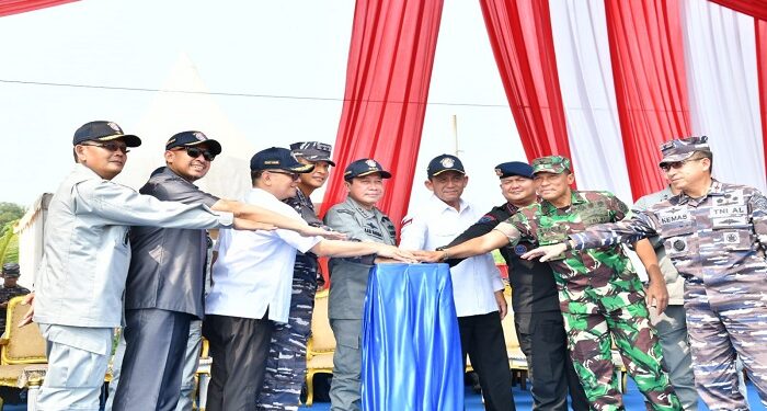 Gubernur Ansar Dampingi Kepala Bakamla RI Laksdya TNI Lakukan Ground Breaking Pembangunan Dermaga Bakamla