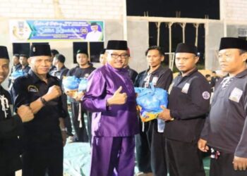 Jefridin Serahkan Paket Sembako untuk Pencak Silat PSHT Cabang Batam
