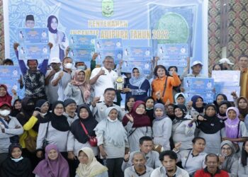 Kembali Raih Adipura, Rahma Serahkan Insentif Dan Thr Kepada Petugas Kebersihan