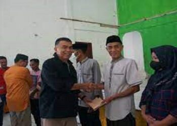 Pemda Natuna Serahkan Secara Langsung Donasi Untuk Korban Bencana Serasan