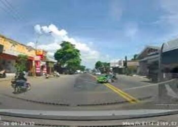 Video Viral, Bentor Tabrak Ertiga, Satu Orang Terluka Parah