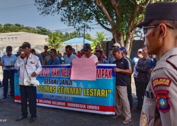Demo HSNI Tuntut Hak Nelayan dan Meminta Abun Hadir di DPRD
