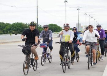 Gairahkan Semangat Berolahraga, Jefridin Gowes Bersama Kumpulan Pesepeda Lipat