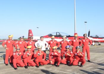 Gubernur Ansar Berkesempatan Merasakan Cockpit Pesawat JAT TNI AU
