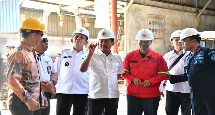 Gubernur Ansar Dampingi Menteri KKP Tinjau Pembangunan 2 Kapal Pengawas Perikanan di Tanjung Uncang