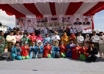 Gubernur Ansar Saksikan Penampilan Pentas Seni dan Budaya Sempena Hardiknas 2023