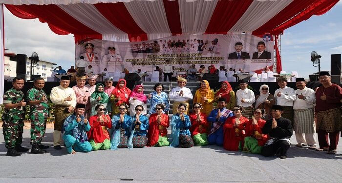 Gubernur Ansar Saksikan Penampilan Pentas Seni dan Budaya Sempena Hardiknas 2023