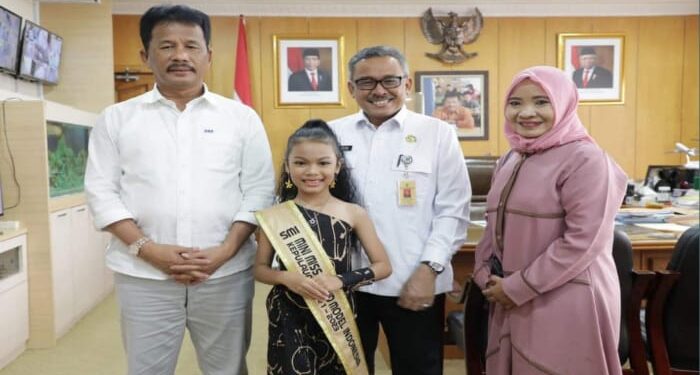 Harumkan Nama Batam, Rudi Dukung Shofia di Ajang Mini Grand Model Indonesia