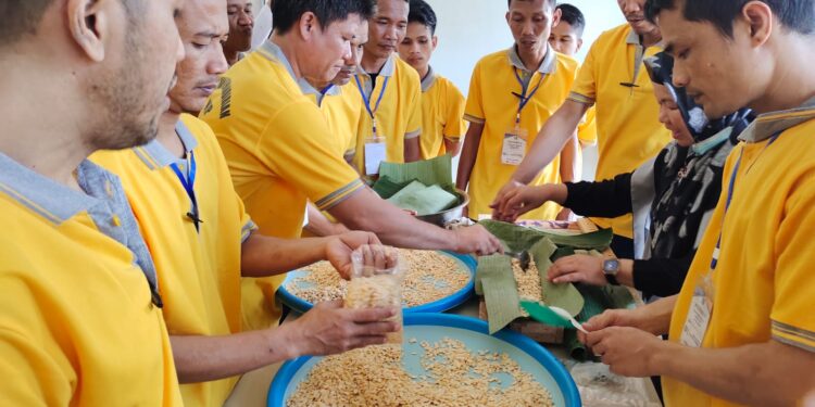 Intip Kesibukan WBP Lapas Narkotika Tanjungpinang Ikuti Pelatihan Pembuatan Tahu Tempe