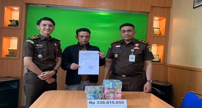 Lebih 338 Juta, Kejari Karimun Terima Uang Pengganti Kasus Korupsi Novie Irwien