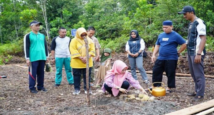 Nizar Kunjungi Pembangunan Rumah Tenun di Kawasan Damnah