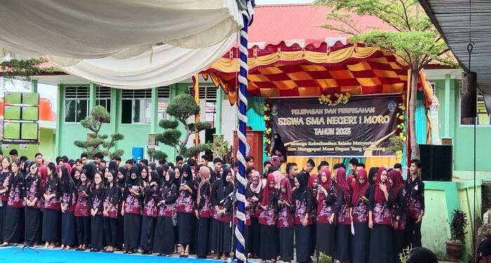 Pelepasan dan Perpisahan SMAN 1 Moro Berlasung Meriah