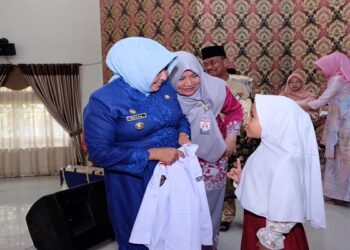 Ribuan Seragam Sekolah dibagikan Secara Gratis, Pemko Tanjungpinang Libatkan UMKM