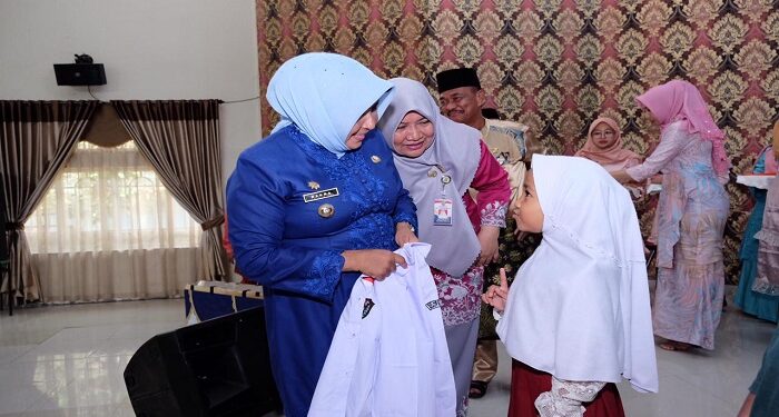 Ribuan Seragam Sekolah dibagikan Secara Gratis, Pemko Tanjungpinang Libatkan UMKM