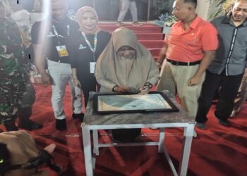 Lengkap Dengan Cafe, Wali Kota Resmikan Lapangan Badminton Abhimata