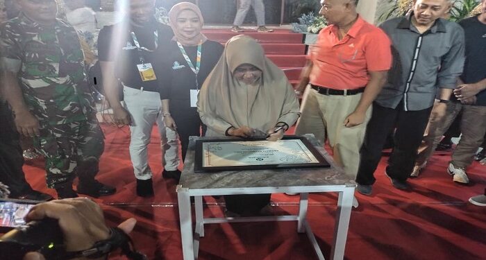 Lengkap Dengan Cafe, Wali Kota Resmikan Lapangan Badminton Abhimata