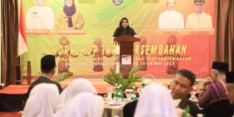 Peserta Workshop Tari Persembahan Diminta Pahami Filosofi dan Makna Gerakan