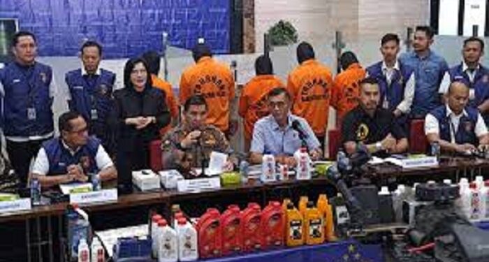 Bareskrim Polri Bongkar Pabrik Oli Palsu Beromzet 20 M per Bulan