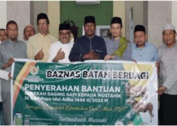 Bersama Baznas Kota Batam, Jefridin Serahkan Bantuan Hewan Kurban Satu Ekor Sapi