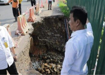 Gerak Cepat Rudi Benahi Jalan Ambrol di Tembesi