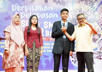 Sekda Batam Lepas Kelulusan SMPN 62, Jefridin: Tolong Lanjutkan Pendidikanmu Setinggi Langit