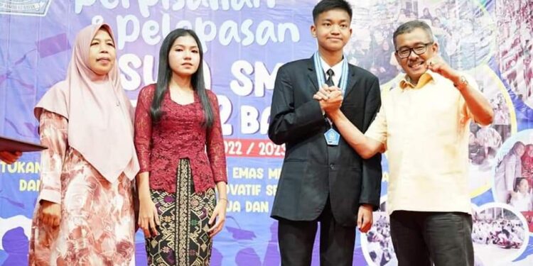 Sekda Batam Lepas Kelulusan SMPN 62, Jefridin: Tolong Lanjutkan Pendidikanmu Setinggi Langit